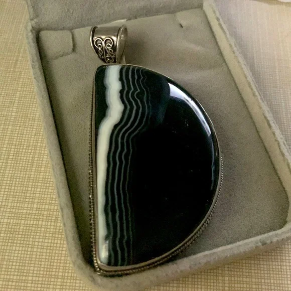 Pretty substantial Big bold Natural Botswana Agate gemstone pendant - Picture 2 of 11